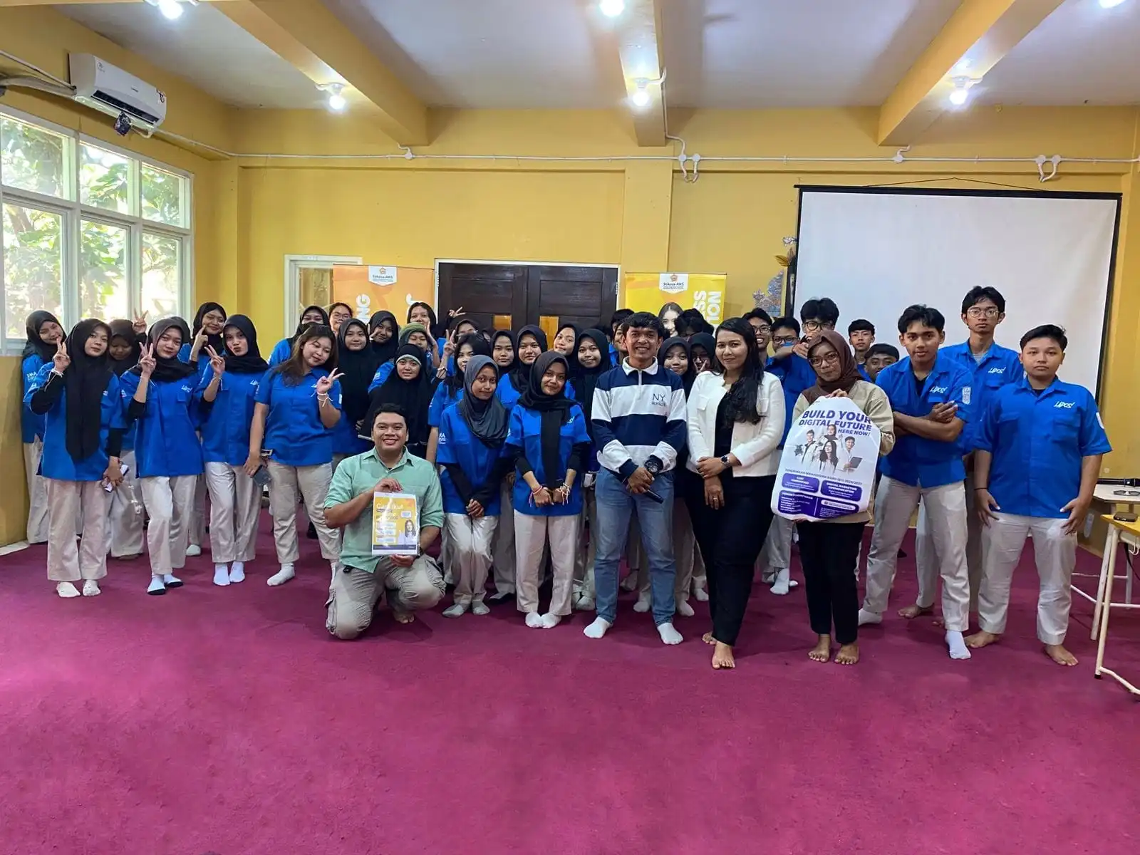 STIKOSA-AWS Goes to School, SMA IPIEMS Surabaya